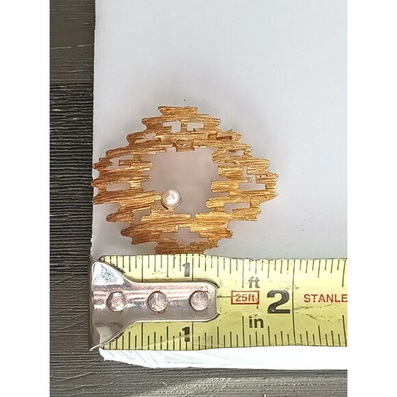 Brutalist Gold Tone Faux Pearl Vintage Openwork Brooch Pin - Picture 5 of 5